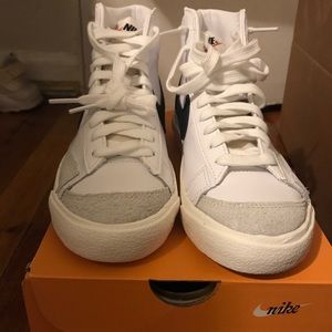 Nike Blazer Mid Size 4